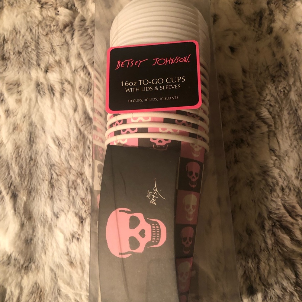 COPY - Betsy Johnson To-Go Coffee Cups 10 count with sleeves and lids.